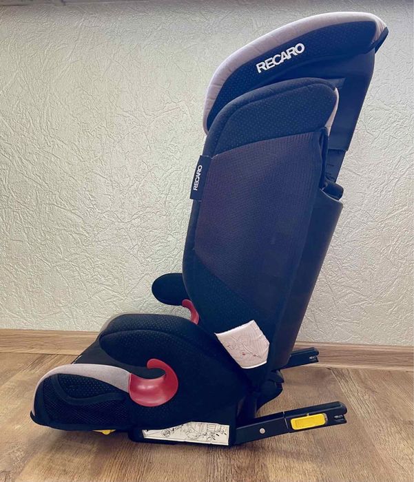 Автокрісло Recaro Monza Nova з системою isofix.
