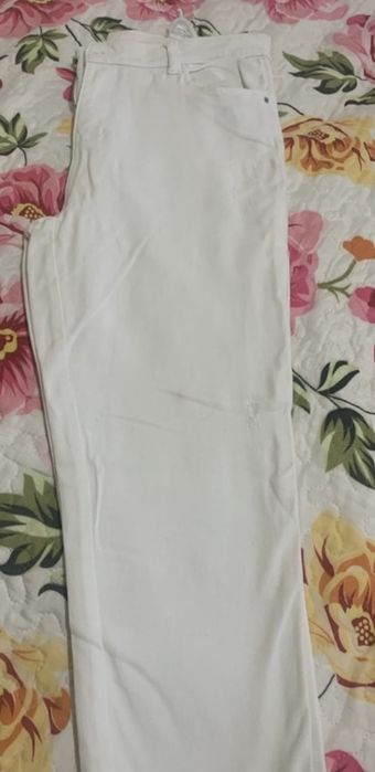 Calças brancas de sarja “Code” tamanho 40