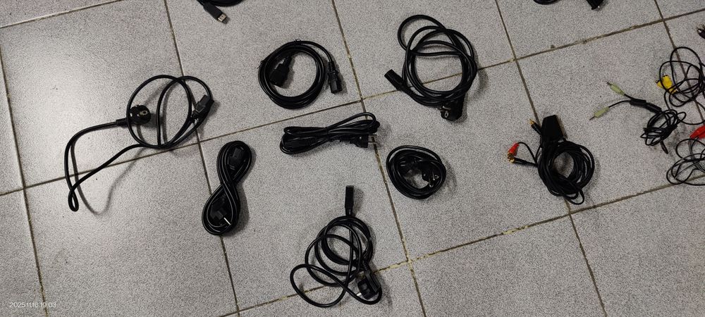 Cabos, fichas triplas outras peças