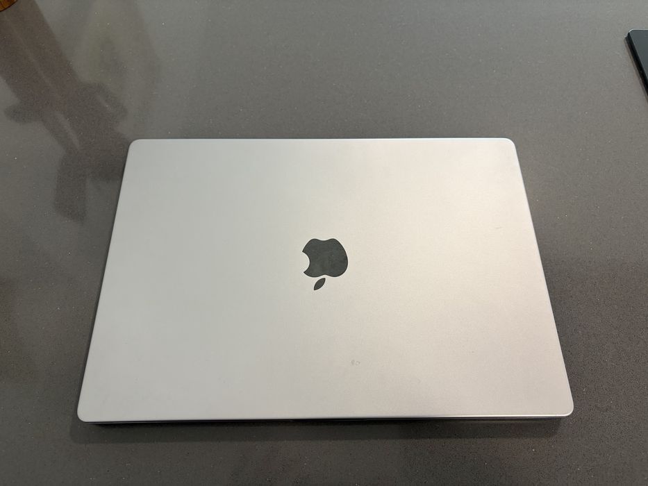 Macbook Pro 16” 2023 M2 32gb ram 512GB