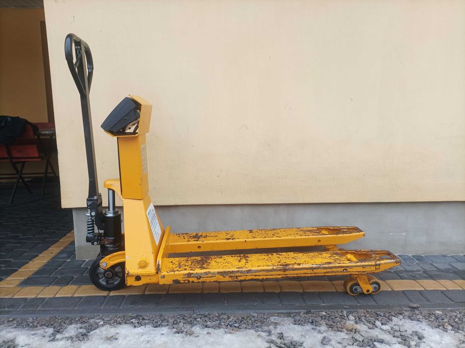 Paleciak z wagą elektroniczną 2000 kg