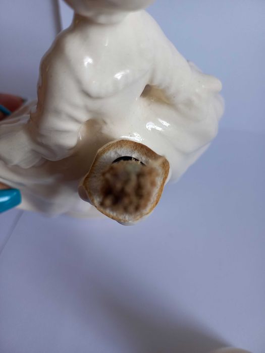 Stara figurka porcelanowa świecznik ecru