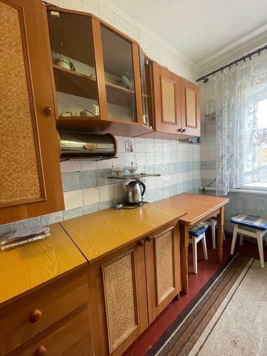 3-Кімнатна квартира в місті Буринь , біля автовокзалу , з гаражем !