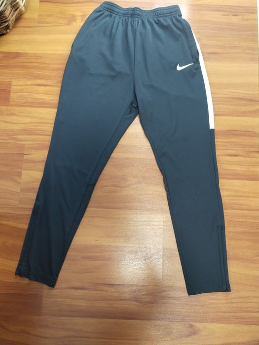 Спортивні штани Nike