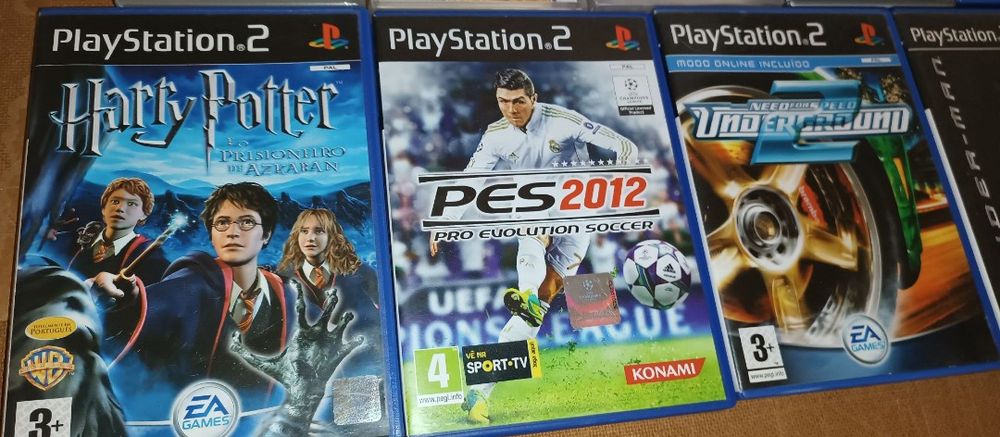 Caixas de jogos com manuais vazias na sua maioria PS 2 e PSP
