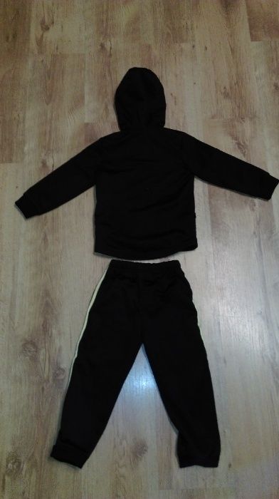 Sprzedam dres Adidas rozmiar 98