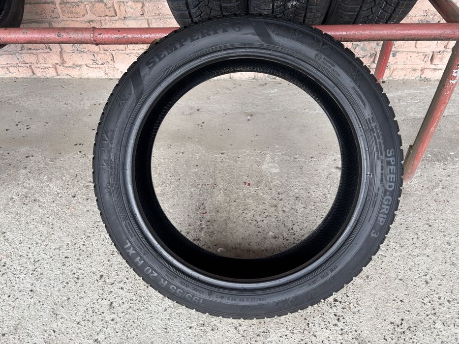 Комплект Зимових НОВИХ шин 195/55R20 XL Semperit