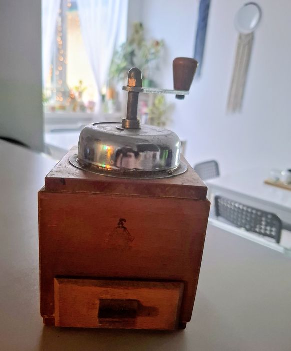 Stary młynek drewniany