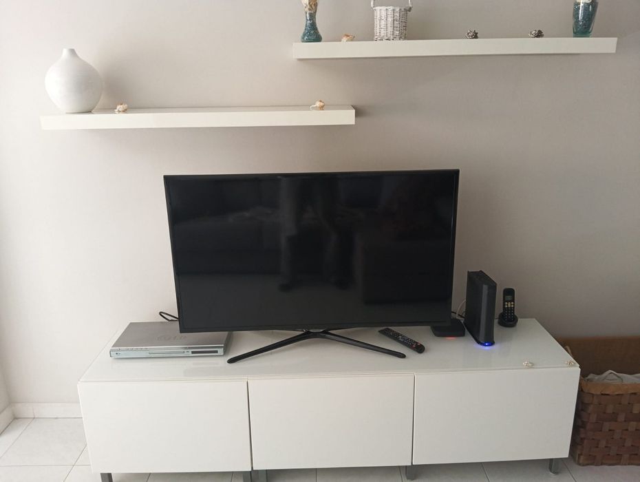 Movel TV IKEA c/ prateleiras