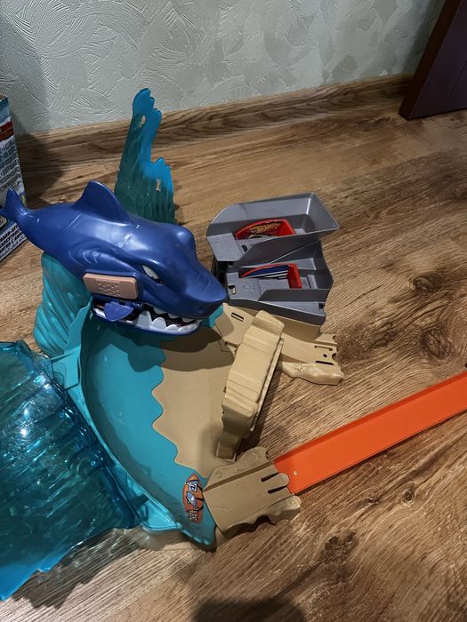 Ігровий набір Hot Wheels City Shark Beach Battle