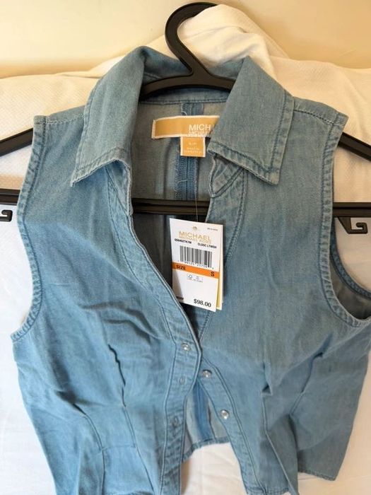 Camisa Michael Kors Denim sem Mangas – Tamanho S – Nova com Etiqueta