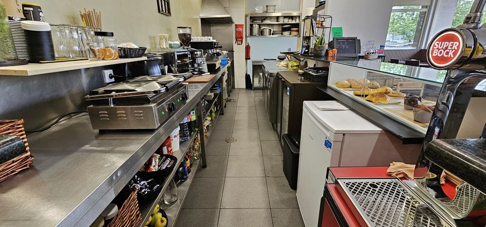 Trespasse Café em Frente à Faculdade – Maia