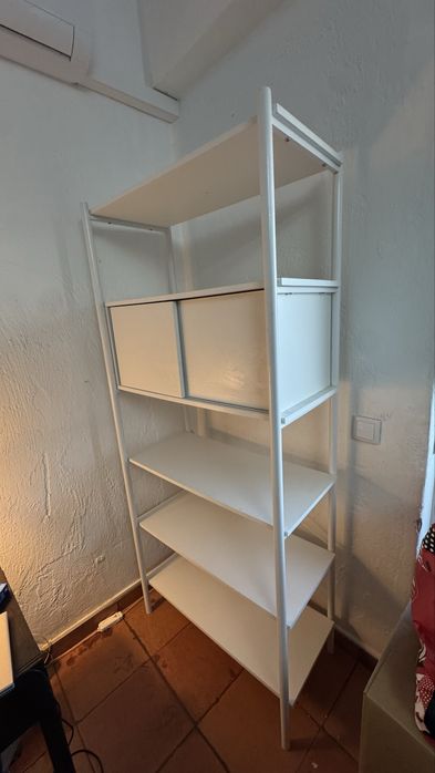 Estante Jysk LINDVED 6 prateleiras 2 portas branco