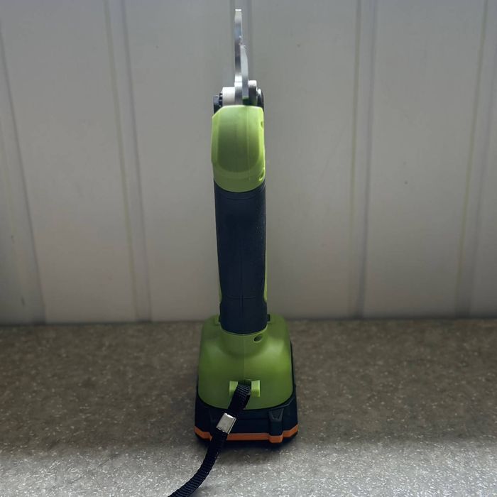 Акумуляторний секатор Procraft ES28Li ( акб і зп )