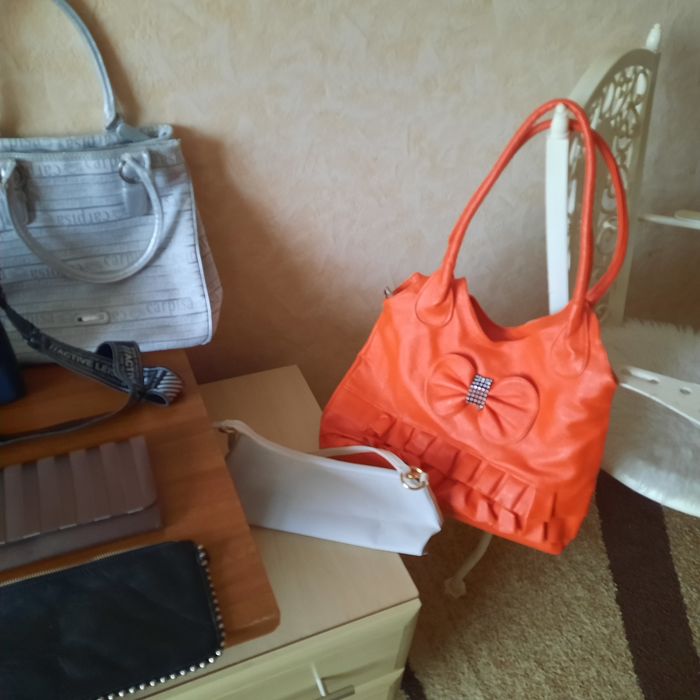 Сумки  жіночі  різні