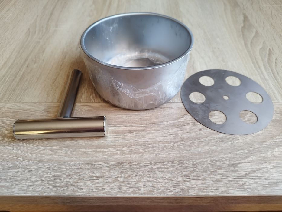 Ręczny przyrząd do formowania kotletów, klopsów