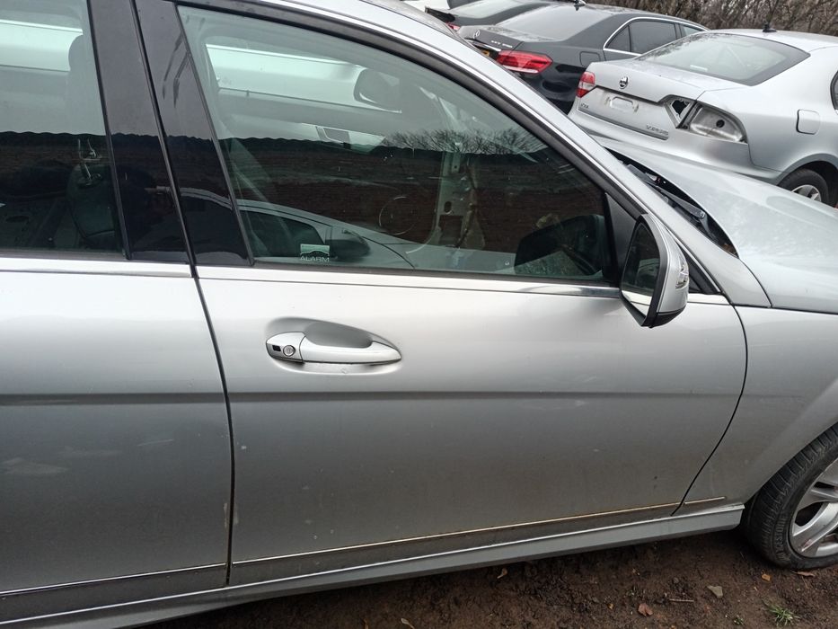 Двері Mercedes-Benz W204 – С775, 040, оригінал!