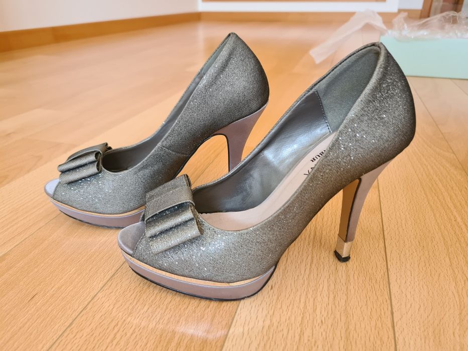 Sapatos de salto alto