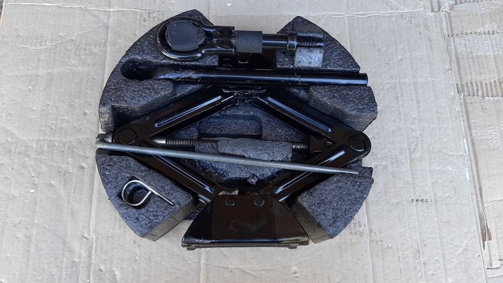 Домкрат Ford Fiesta B-MAX з набором