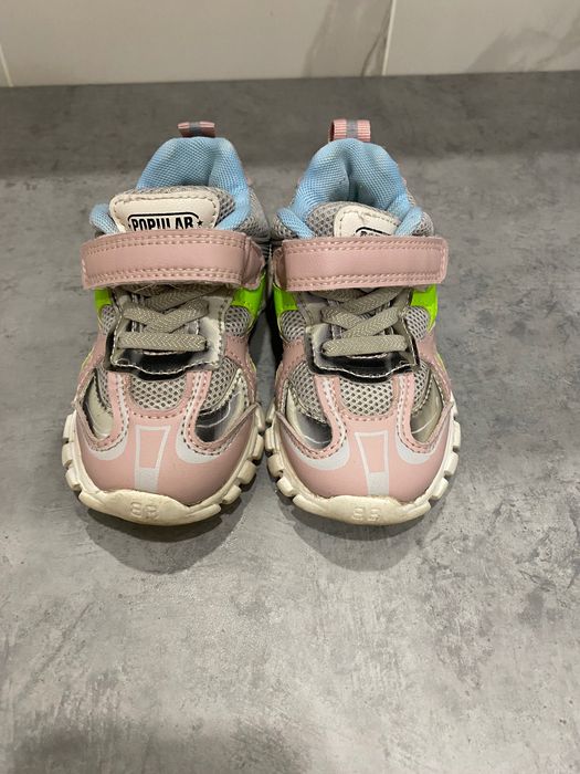 Дитячі кросівки на дівчинку