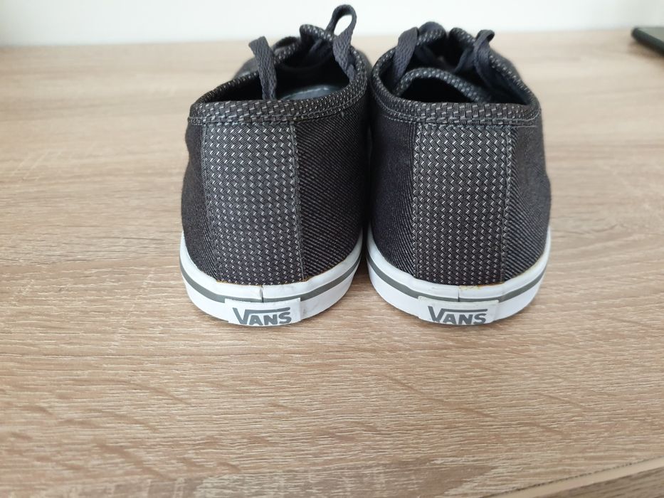 Продам кеди Vans 40р в ідеальному стані.