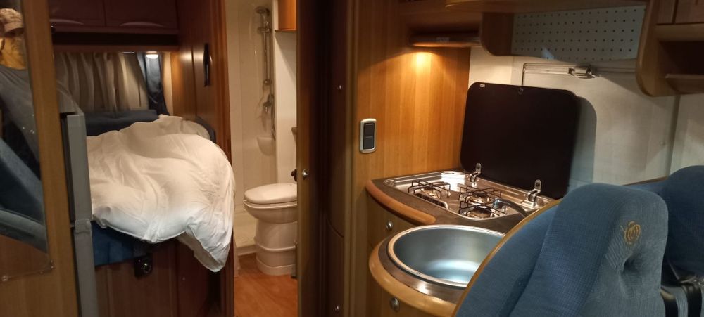 Autocaravana 2002 novíssima 18 mil Km Mercedes 311