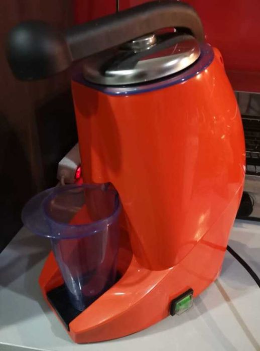 Espremedor de citrinos, ideal para restauração