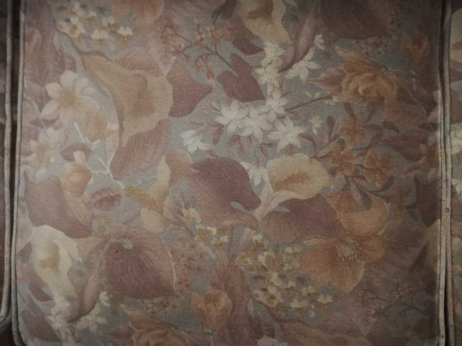 Sofá de 3 lugares e 2 sofás individuais de veludo floral