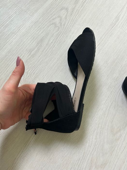 Eleganckie, czarne sandałki