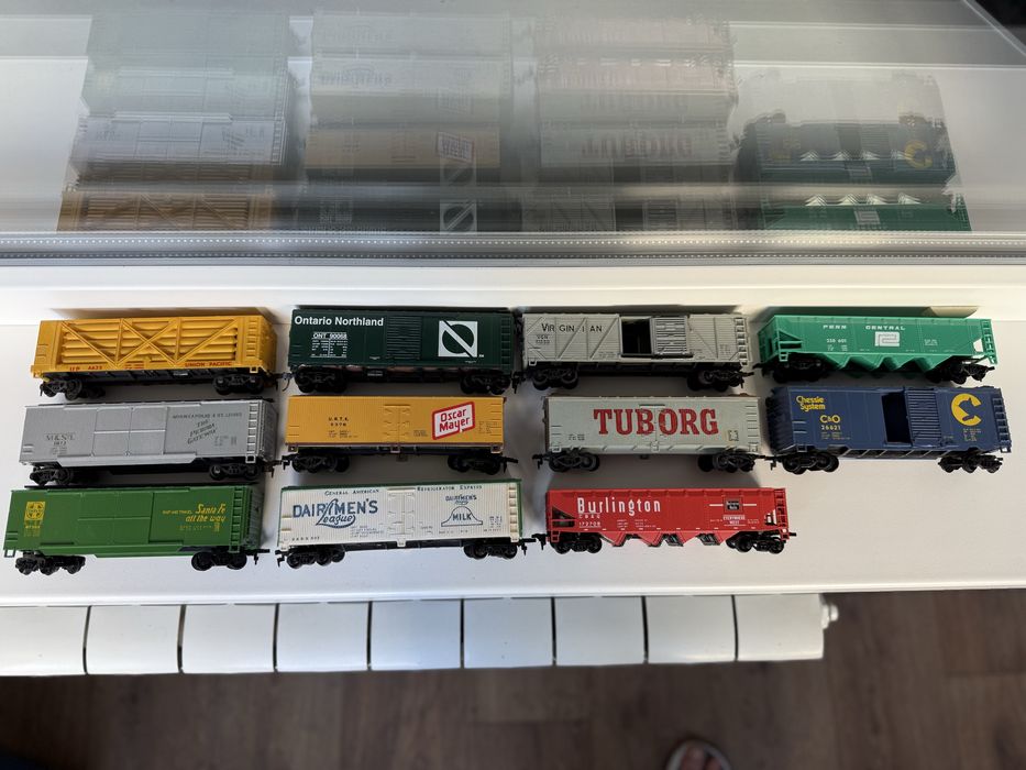 Железнодорожные вагоны HO 1:87  Trix Piko Roco