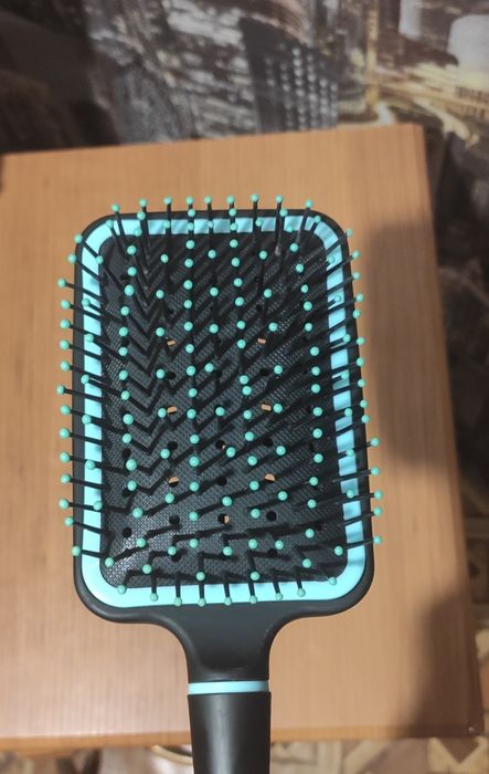 Масажна щітка для волосся