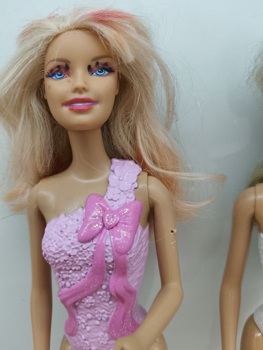 Lalki Barbie w strojach kąpielowych