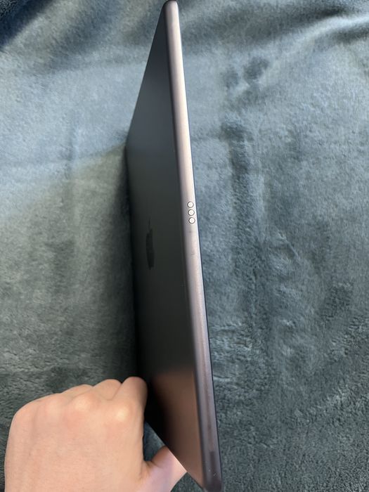 Ipad 8-го поколенния 2020 год в идеальном состоянии