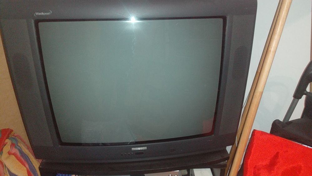 Oddam sprawny TV z szafką magnetowid i DVDD