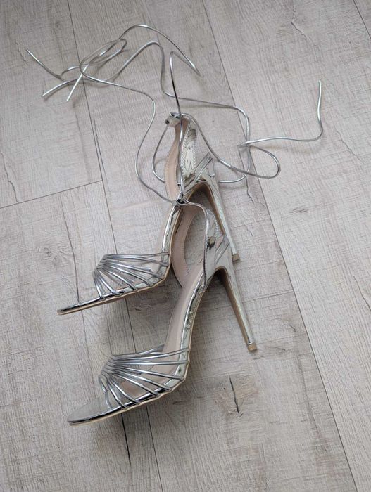 Стильні босоніжки