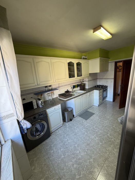 Quarto familiar 2 camas em Massamá a 600m da estação de comboio