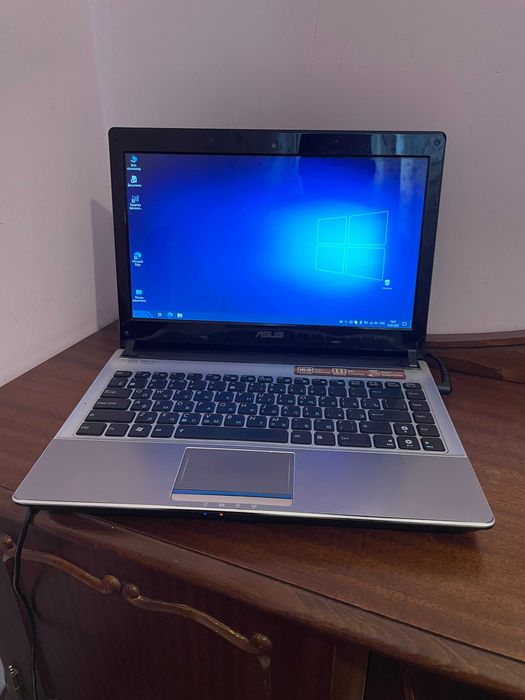 Ноутбук ASUS діагональ дисплея 15.6 дюйма в хорошому робочому стані.