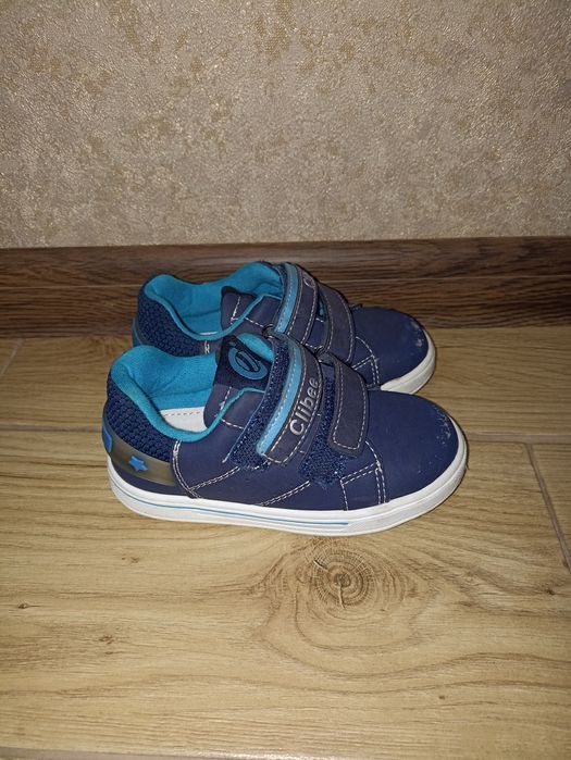 Дитячі кросівки на весну