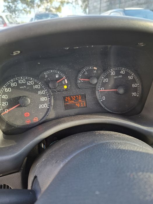 Fiat Punto 1200 cinza 5 portas 2003