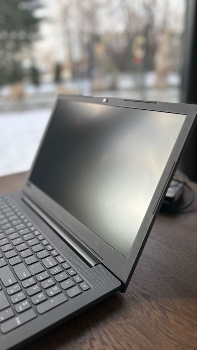 Lenovo V130-15IKB Win11 Pro 8GB RAM 1,2TB SSD Core i3
