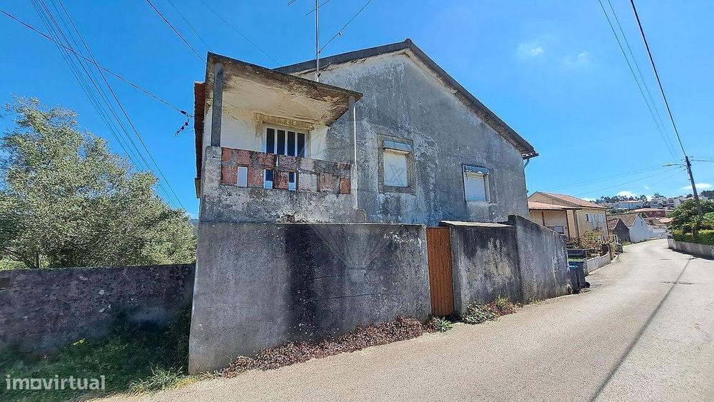 Moradia T4 para venda