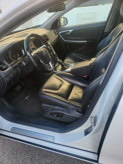 VOLVO V60 D6 PLUG-IN HYBRID AWD