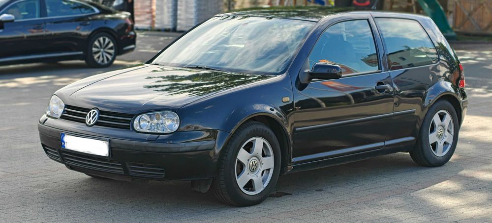 Golf 1,6 (azd) Benzyna, 3 Drzwi, Klimatyzacja, ważne ubezpieczenie, aktualny przegląd.