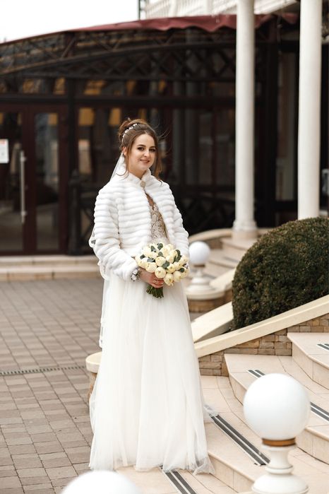 Продам весільну сукню та шубку