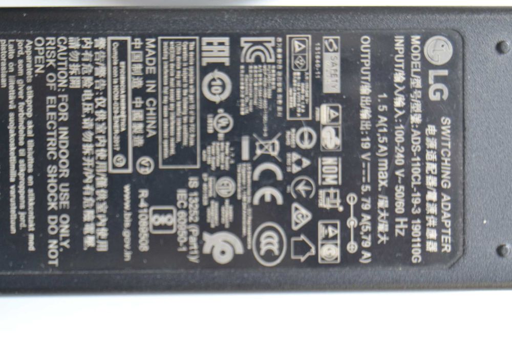 Projetor LG UST PF1000U Curta Distancia para peças, Comando Remoto e Fonte de Alimentação vendidos separadamente
