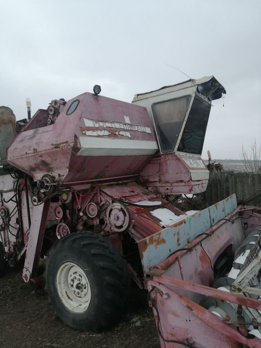 Продам Комбайн Нива