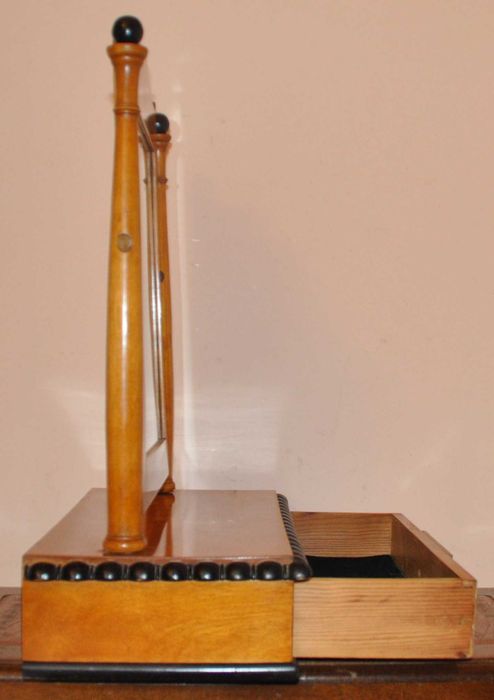 Toaletka z lustrem / lustro w stylu Biedermeier 46 cm x 38 cm x 19 cm.