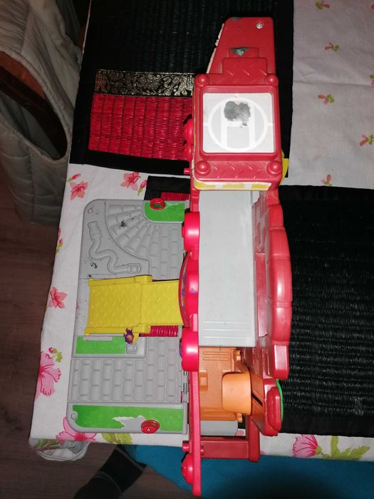 Sprzedam remize strazacka i posterunek policji