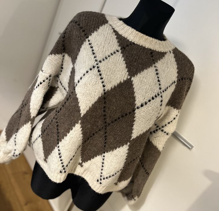 Sweter w romby mięsisty