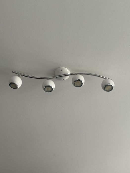 Candeiro com 4 lampadas LED